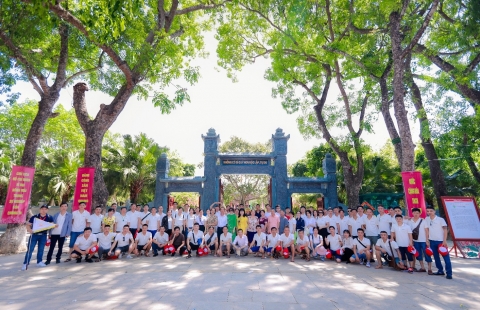 “Yêu Bác lòng ta trong sáng hơn” qua chuyến NSV hành trình về thăm quê Bác